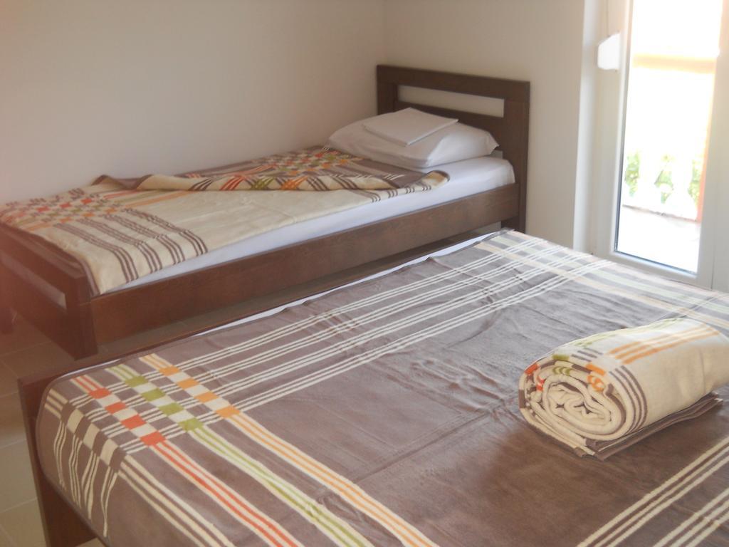 Apartments Brnjada سوتوموري الغرفة الصورة